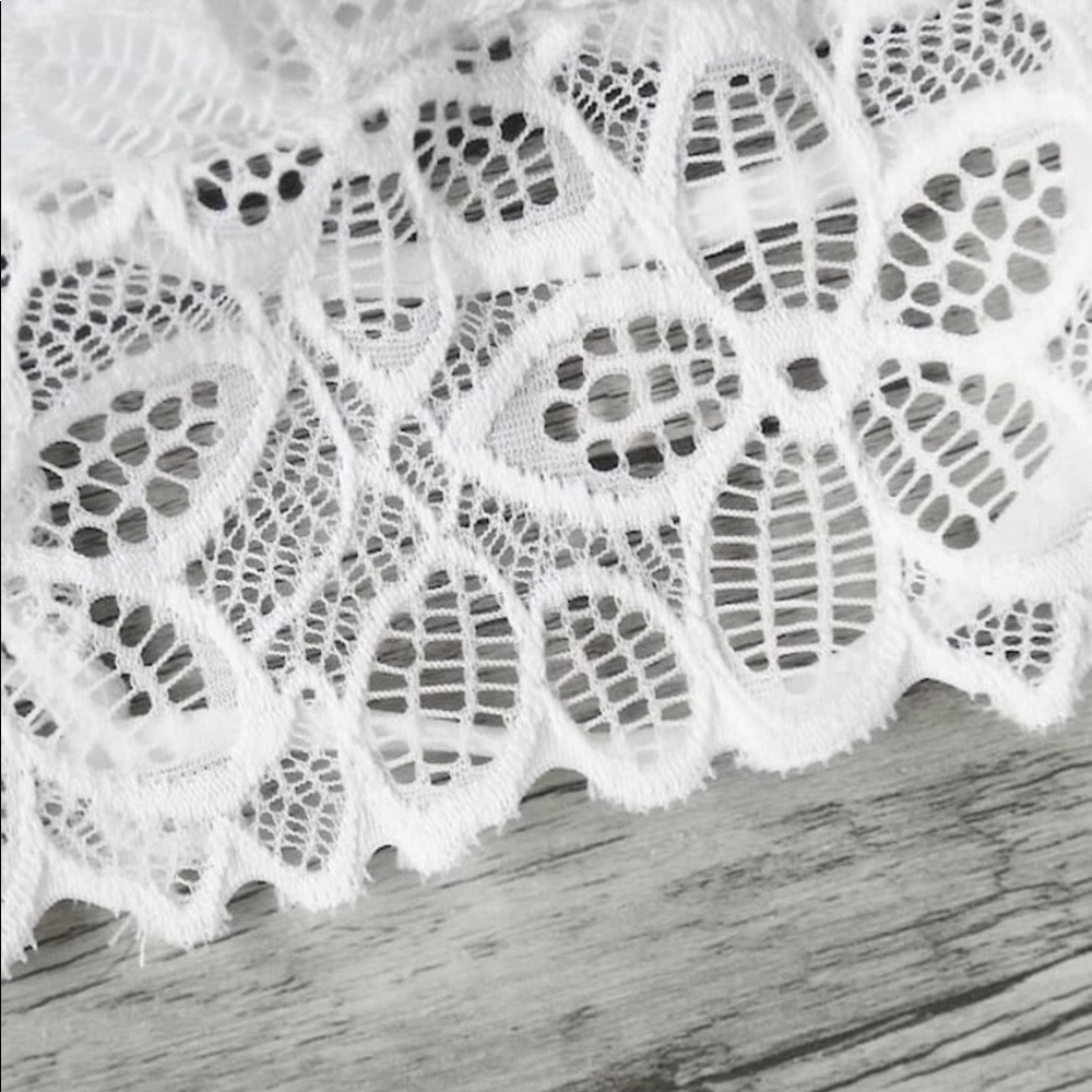 PLUS SIZE WHITE FLORAL LACE BRALETTE - Picture 3 of 5